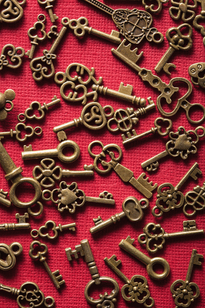 ریزش شدید مو در زنان: بررسی تجربیات نی نی سایت (26 مورد)